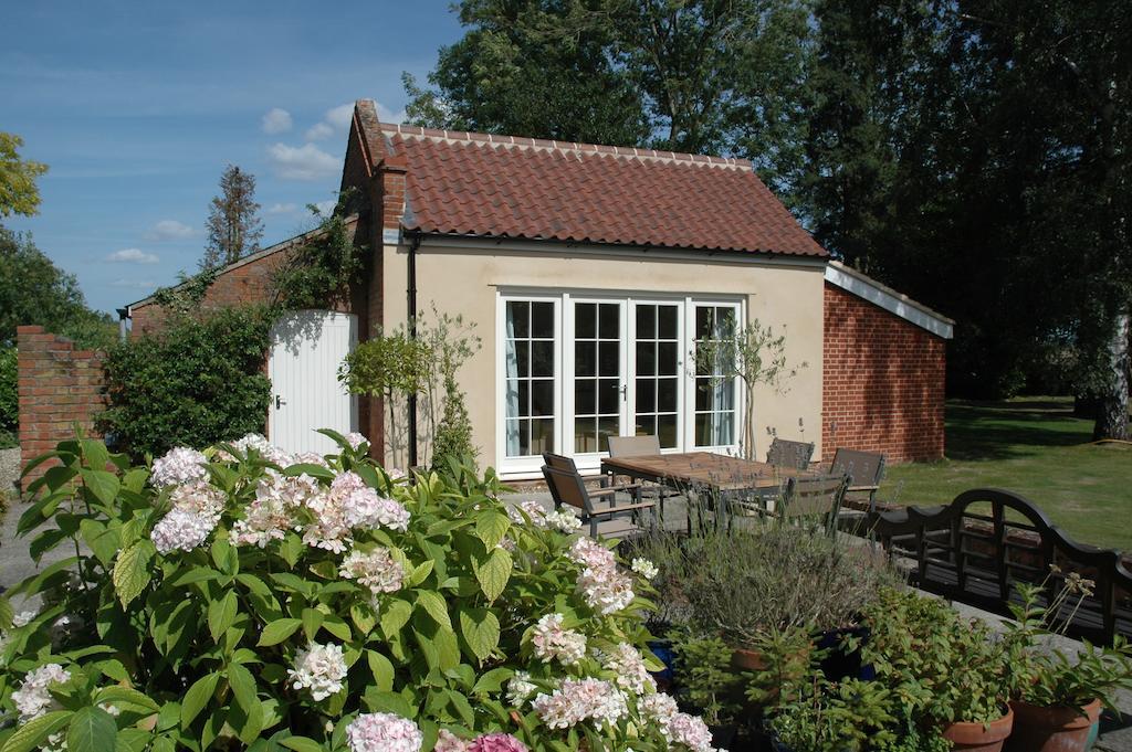 Field Cottage Bed And Continental Breakfast East Harling Habitación foto